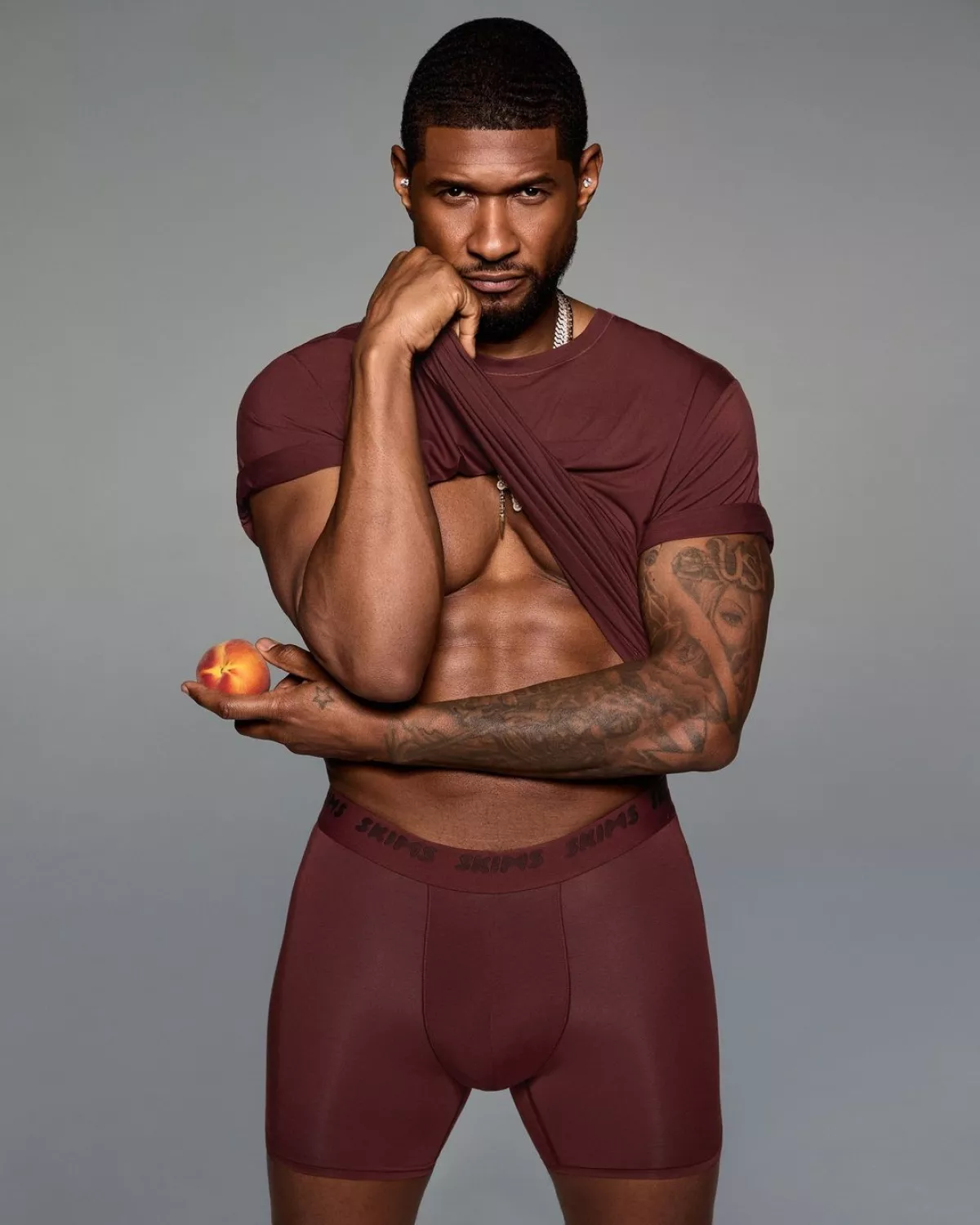 Usher se convierte en la imagen de campaña de la línea masculina de Skims
