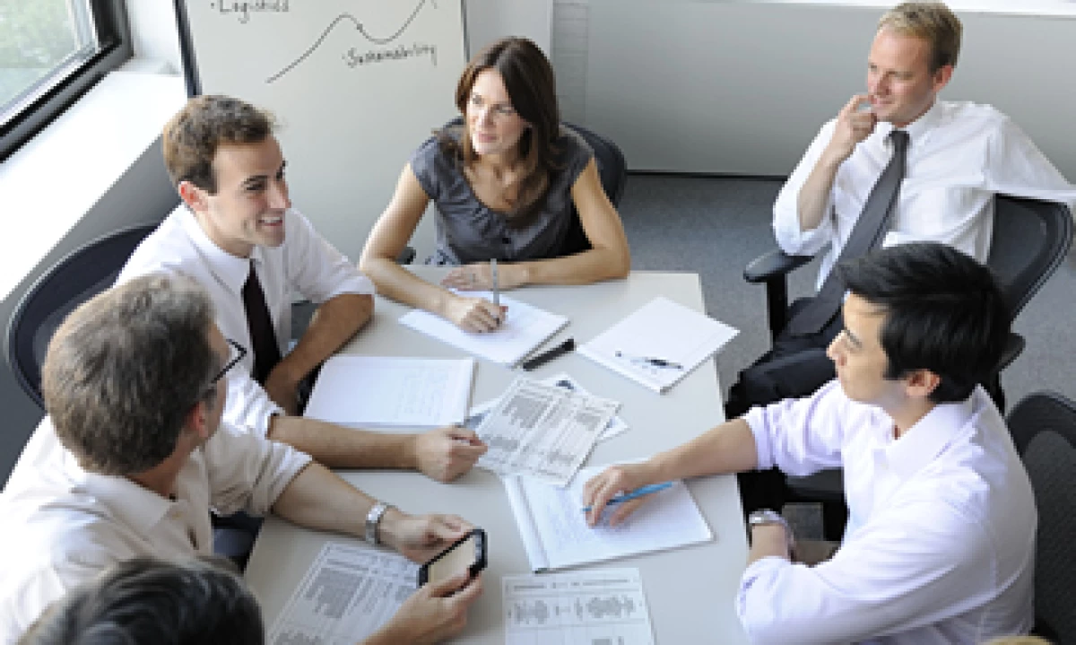 Para una pequeña empresa, un consejo de administración puede conformarse por un grupo de cuatro a seis participantes. (Foto: Getty Images)