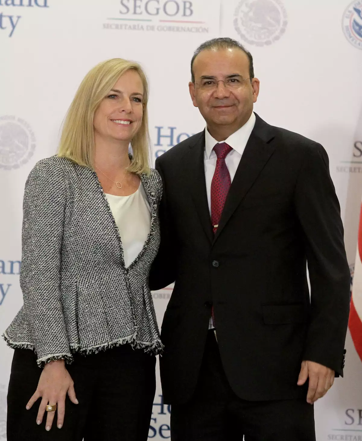 Alfonso Navarrete y Kirstjen Nielsen