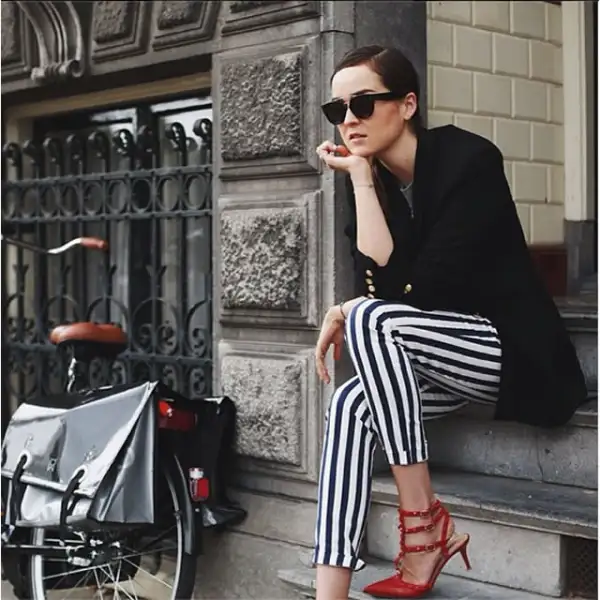 La blogger mexicana, Andy Torres luciendo con mucho estilo sus red Valentinos