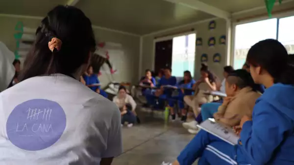Alzar la voz por todas, el taller de La Cana para acompañar a mujeres privadas de su libertad en México