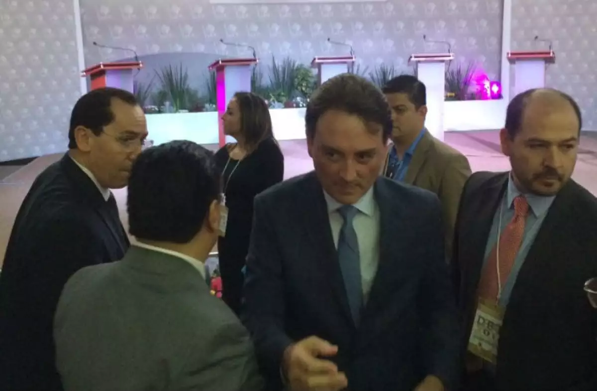 No reconoce la constancia de mayoría de Fayad.