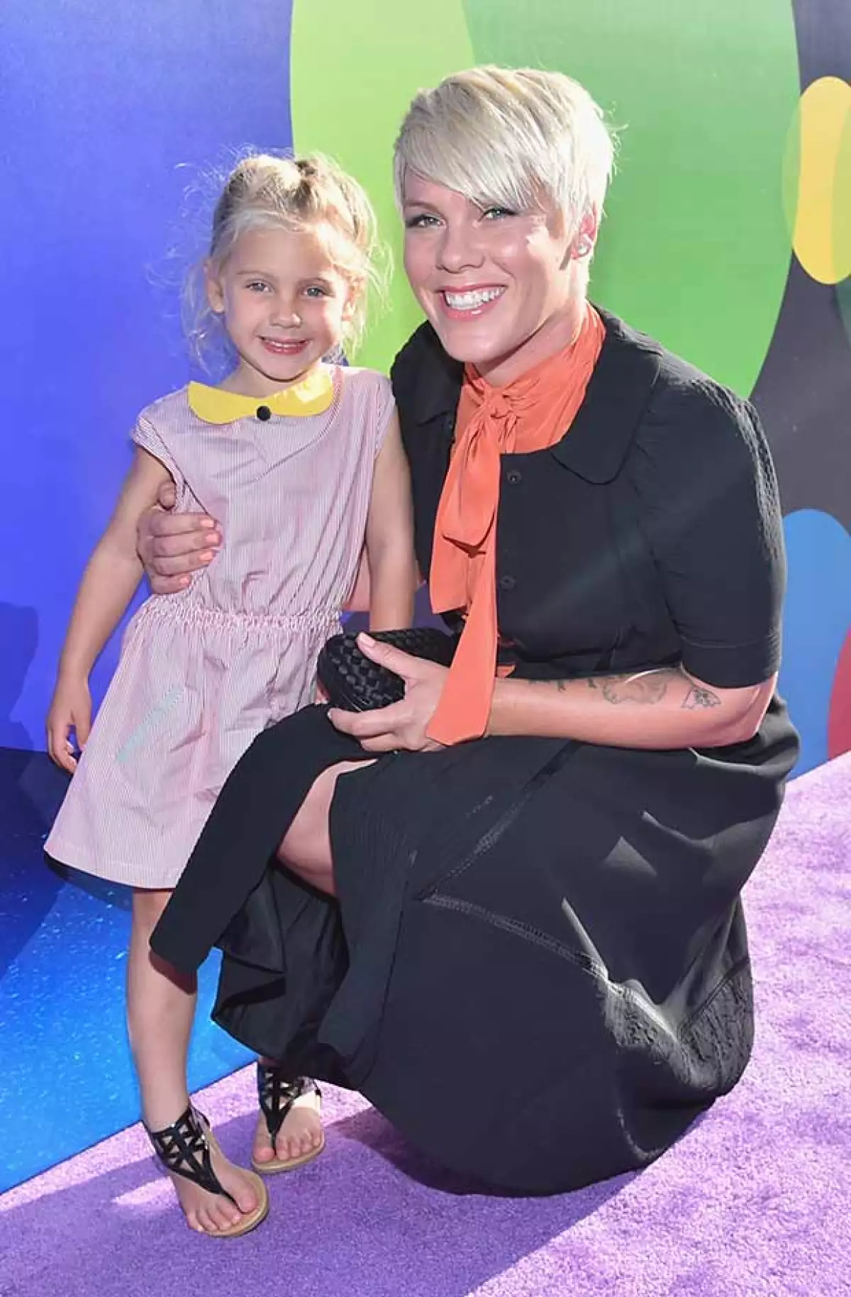 Willow Sage Hart, de cuatro años, mostró durante el lanzamiento de la película "Inside Out" que heredó los looks y una auténtica personalidad como la de su famosa madre.