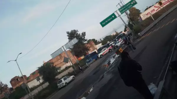 Transportistas bloquean la autopista México-Pachuca