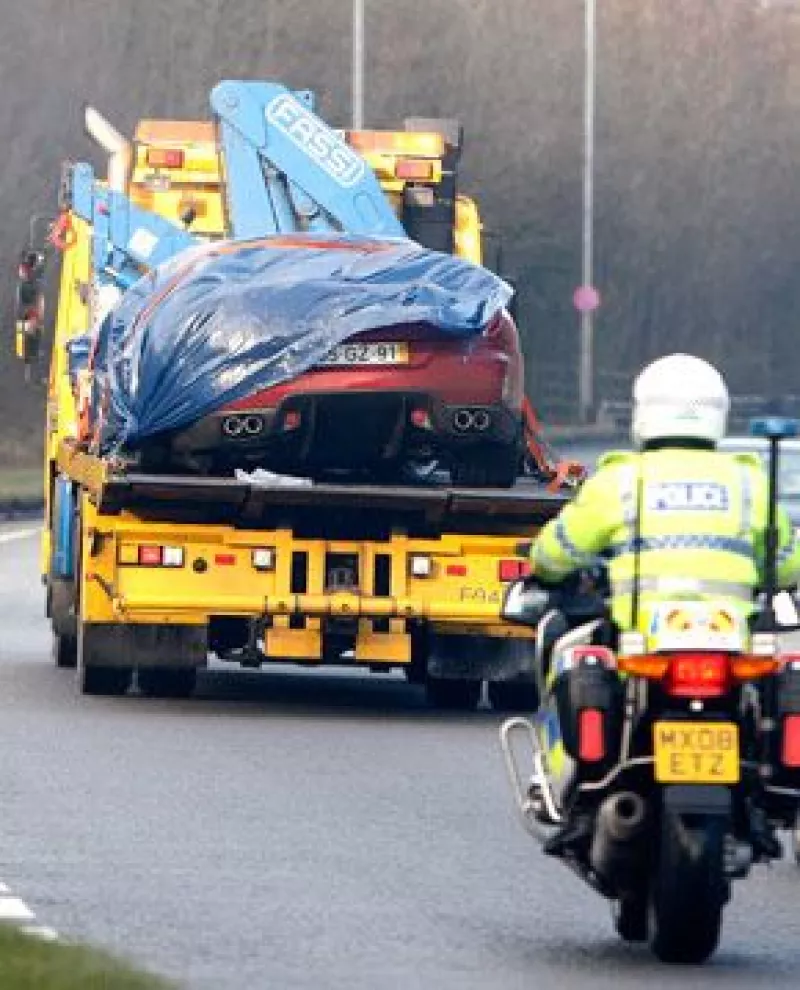 El futbolista del Manchester United salió ileso tras colisionar contra un muro cuando atravesaba con su vehículo un túnel situado debajo del aeropuerto Manchester.