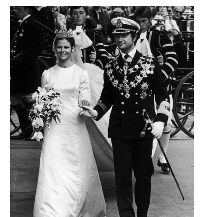 La Reina Silvia eligió un Christian Dior, diseñador extranjero, para el día de su boda.