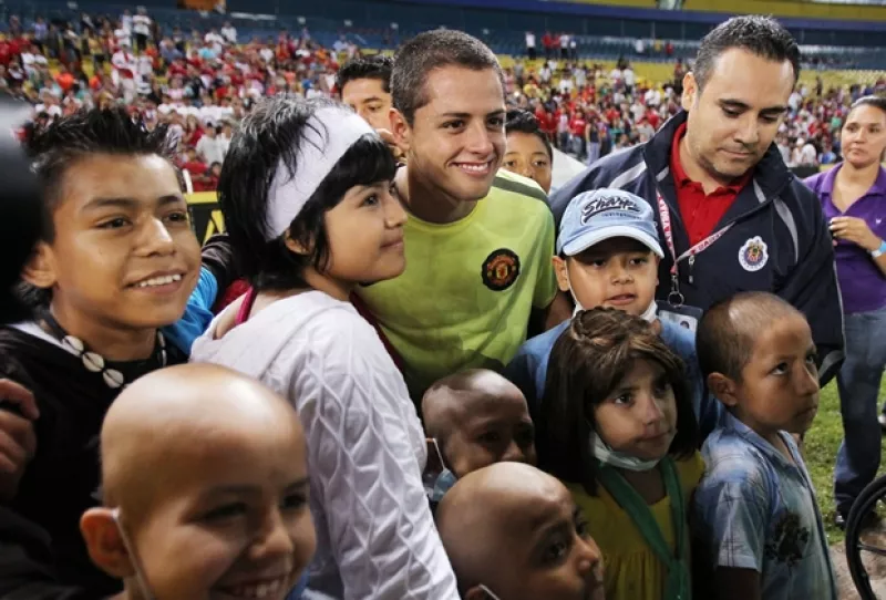 El jugador del Manchester United, con tan sólo 22 años, se convirtió en el primer mexicano en coronarse como campeón de la Premier League. Aquí te presentamos algunas razones del por qué de su éxito.
