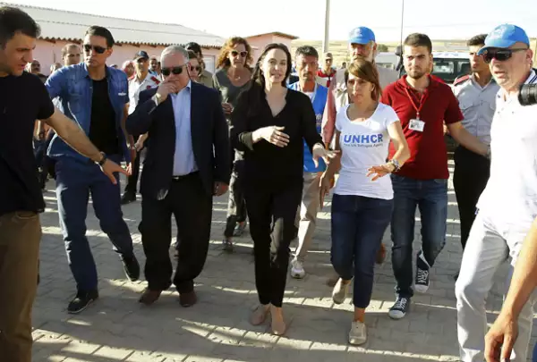 La esposa de Brad Pitt fue enviada por la ACNUR para llamar la atención hacia los milones de refugiados que, a causa de la guerra en Siria, han tenido que desplazarse forzosamente a Turquía.