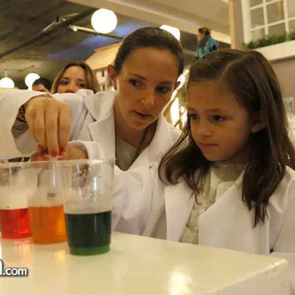 Alejandra y Ana Sofía Treidade