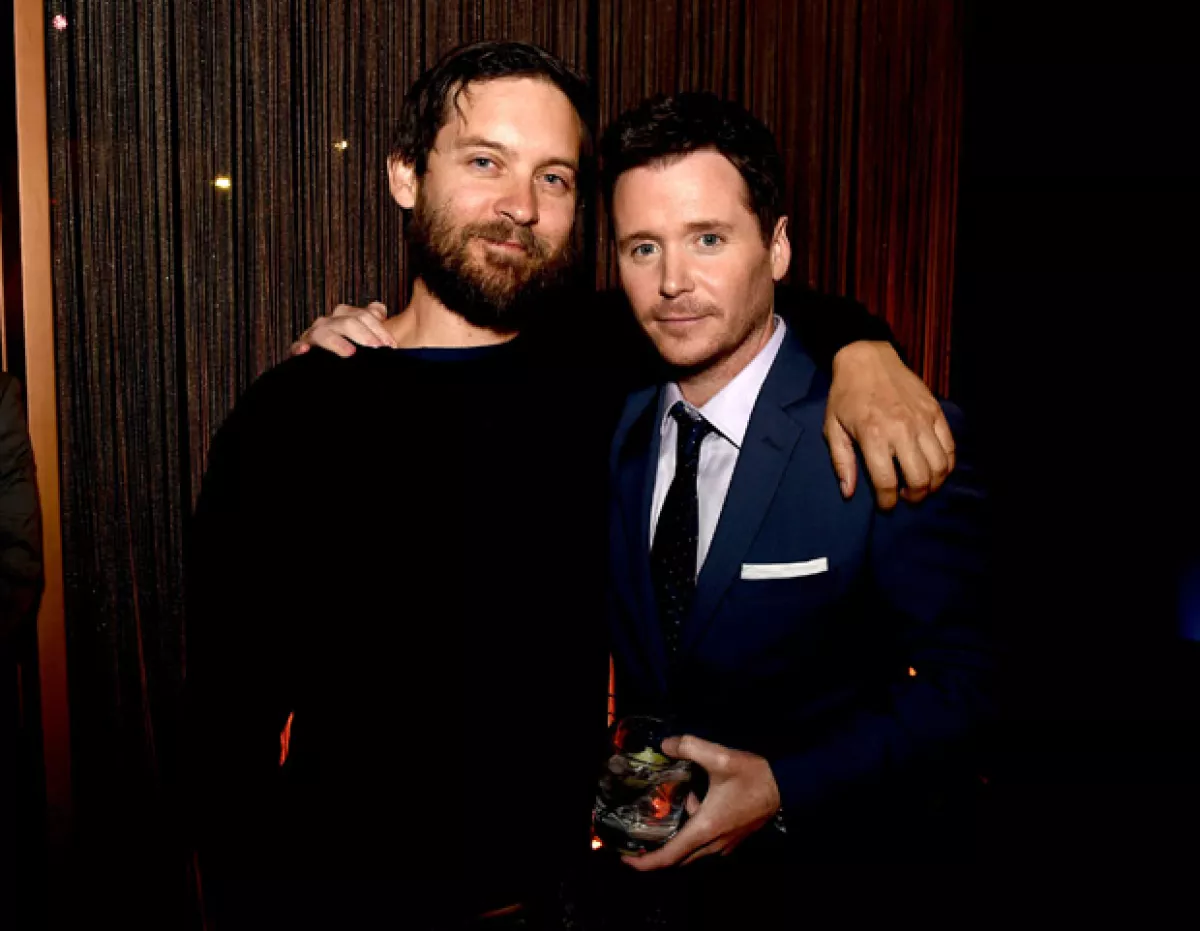 Además de Leo, en la cinta también aparecen Tobey Maguire y Kevin Connolly.