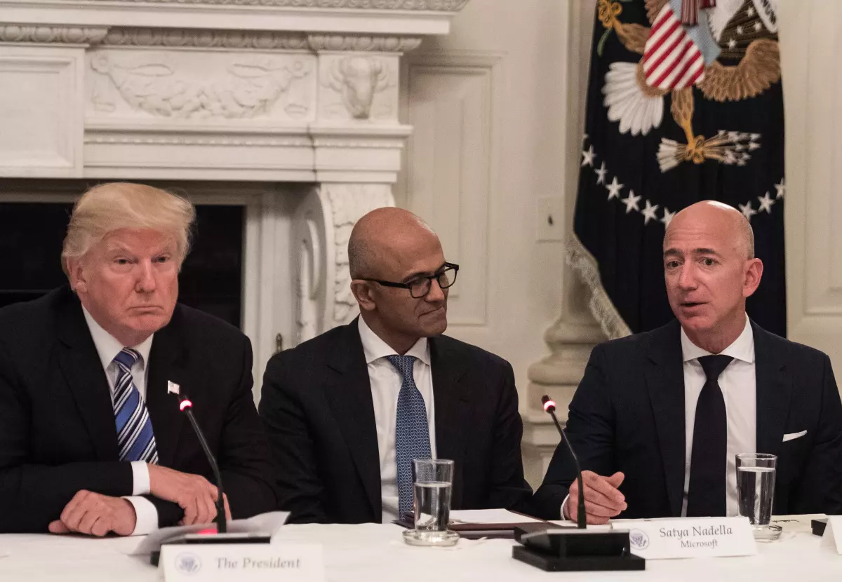 Trump Bezos