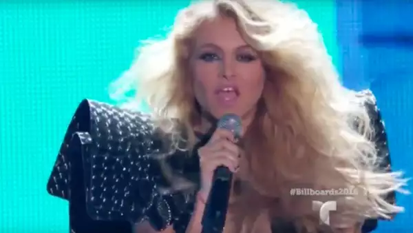 Miles de fans de la Chica Dorada esperaban con ansia verla cantar nuevamente en un show, sin embargo tras la presentación, muchos mostraron su decepción.