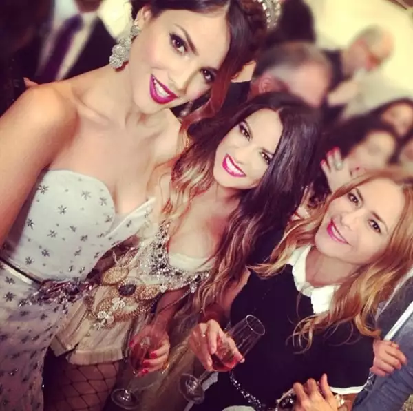 Eiza también lució radiante, estamos acostumbrándonos a verla en portadas.