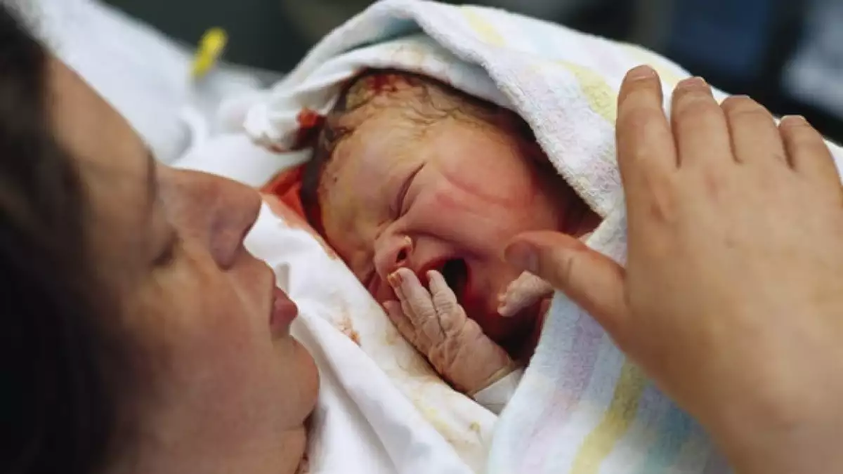 HipnoParto bebé embarazada nacimiento labor embarazo parto mamá madre hospital maternidad auto-hipnosis luz método