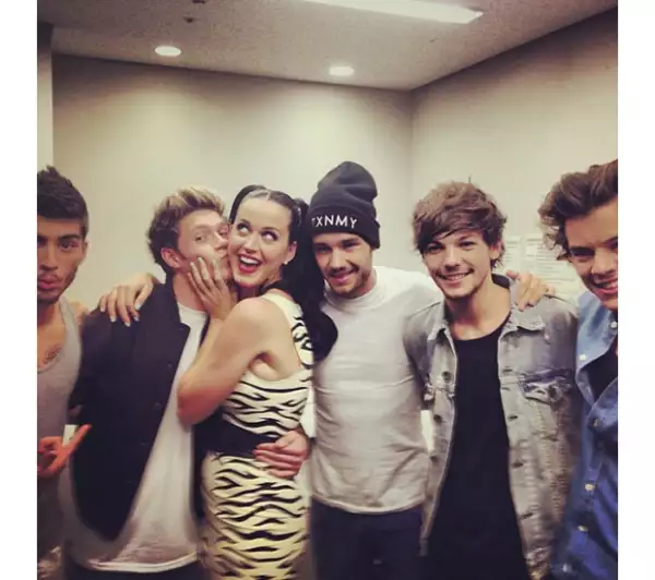 `One Direction´y Katy Perry antes de su aparición en Music Station.