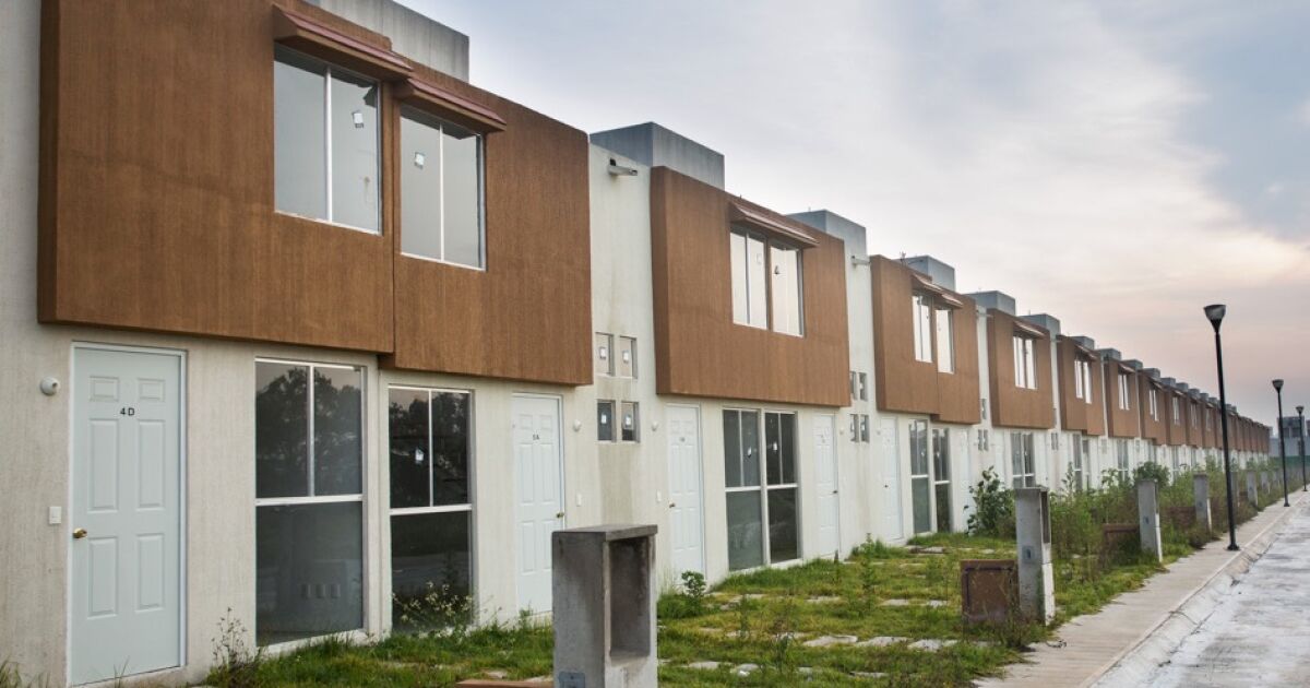 Infonavit, terk edilmiş konutları kira planı için düşünüyor