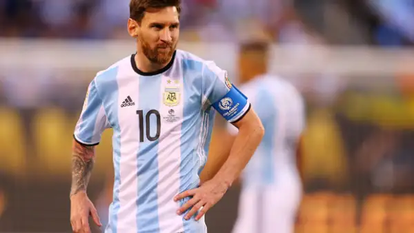 El futbolista finalmente puso punto final a los rumores a través de un comunicado.