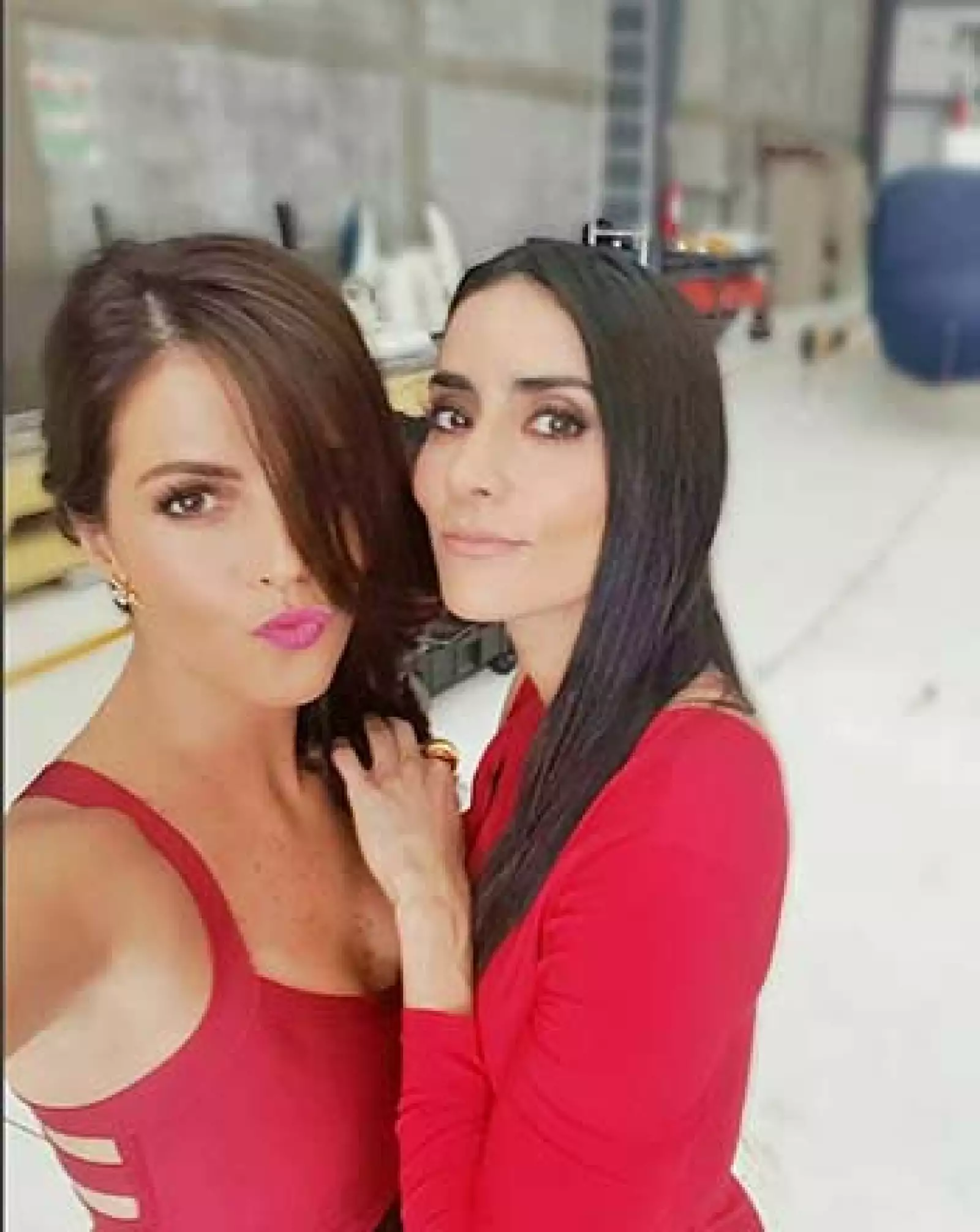 Claudia Álvarez y Paola Núñez