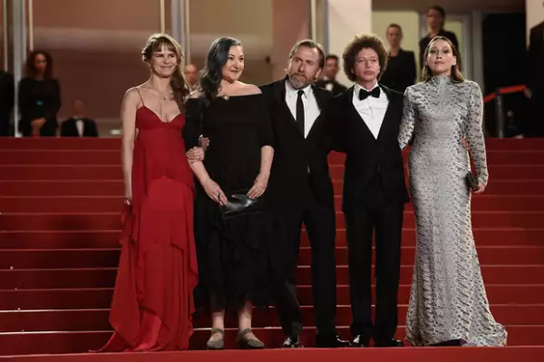 Nailea Norvind junto al elenco de `Chronic´ en la premiere.