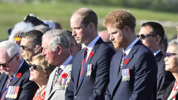 Rey Carlos III, epríncipe de Gales, William, y príncipe Harry