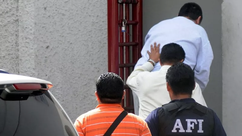 policias federales ingresan a un juzgado al ex alcaldde jorge hank rhon