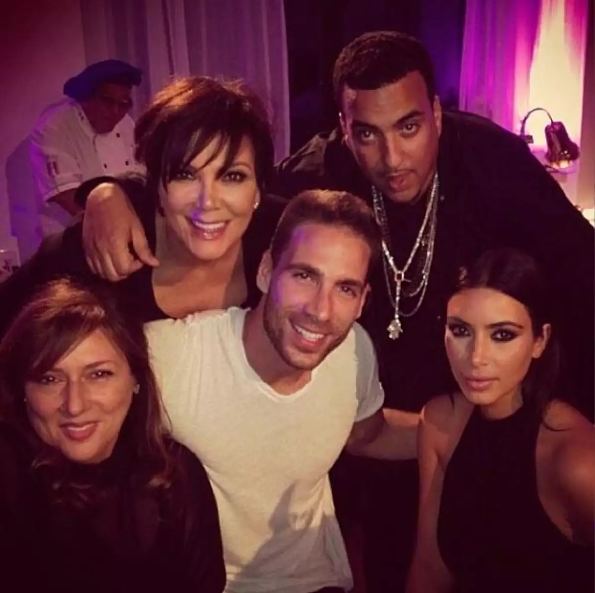 Khloé estuvo acompañada por su familia y grandes amigos.