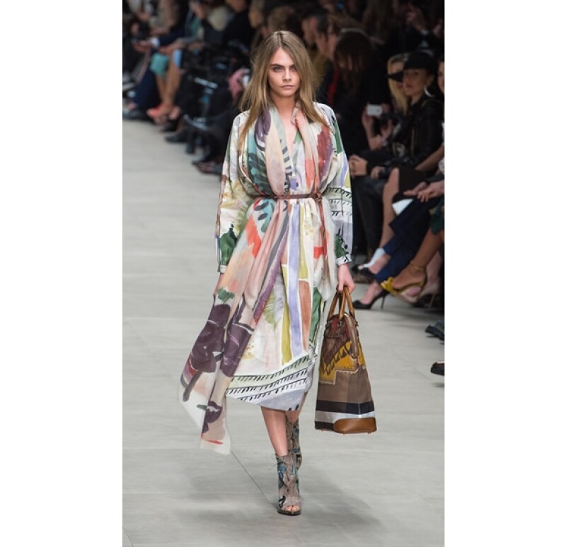 Cara Delevingne fue la modelo más llamativa de la pasarela.