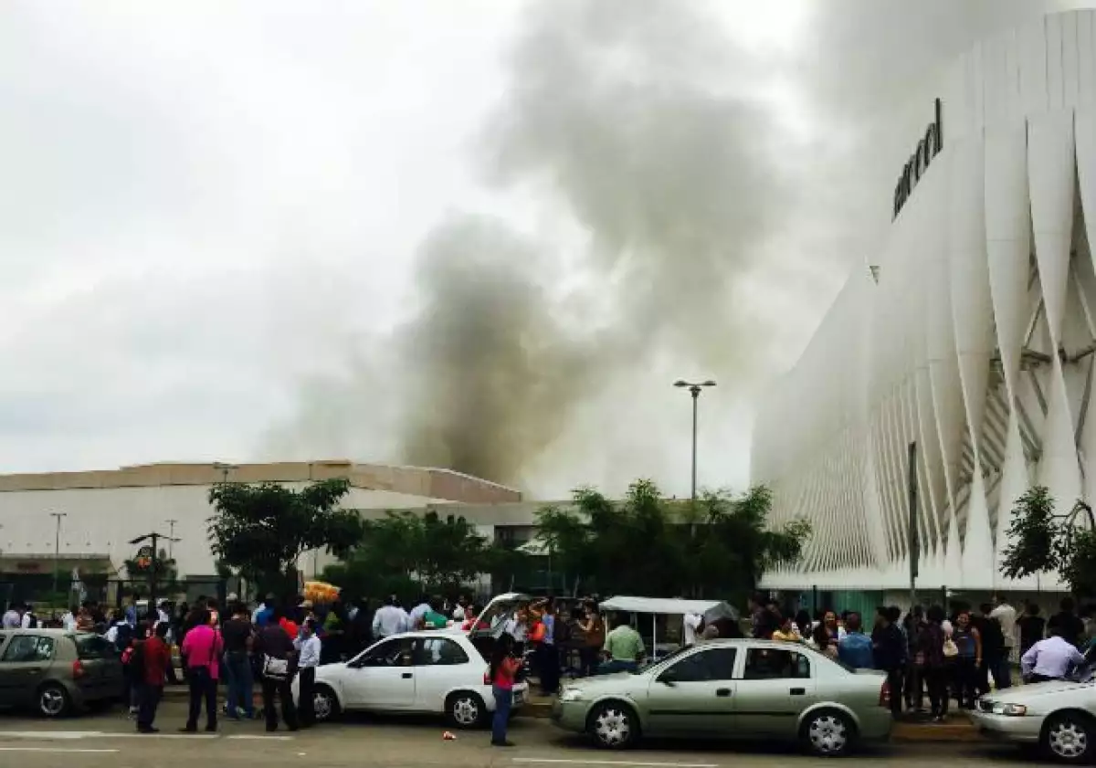 Incendio en plaza comercial de Villahermosa