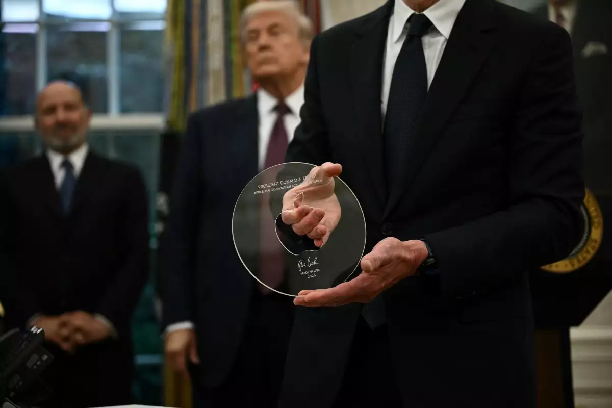 ¿Por qué Donald Trump recibe regalos tan caros como aviones y hasta una nominación al Nobel?