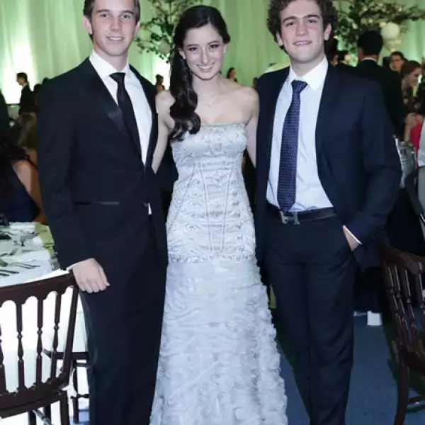 Javier Vázquez,Fernanda Guillen y Juan Carlos Larragain