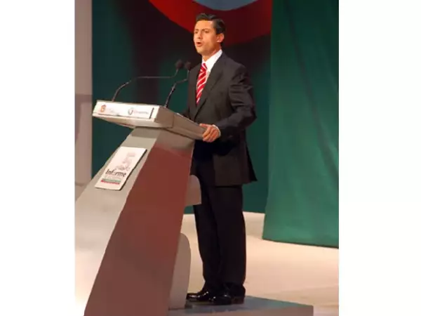 Enrique Peña Nieto agradeció la presencia de su prometida, quien se encontraba en primera fila.