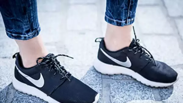 Los médicos recomiendan evitar los pantalones apretados. (Foto: Getty Images )