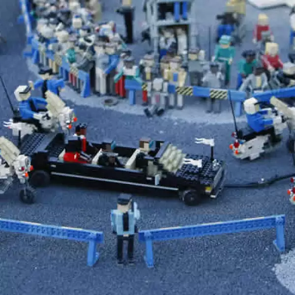 El traslado por la avenida Pennsylvania no podía pasar, pues cientos de miles se congregan para observar el desfile.