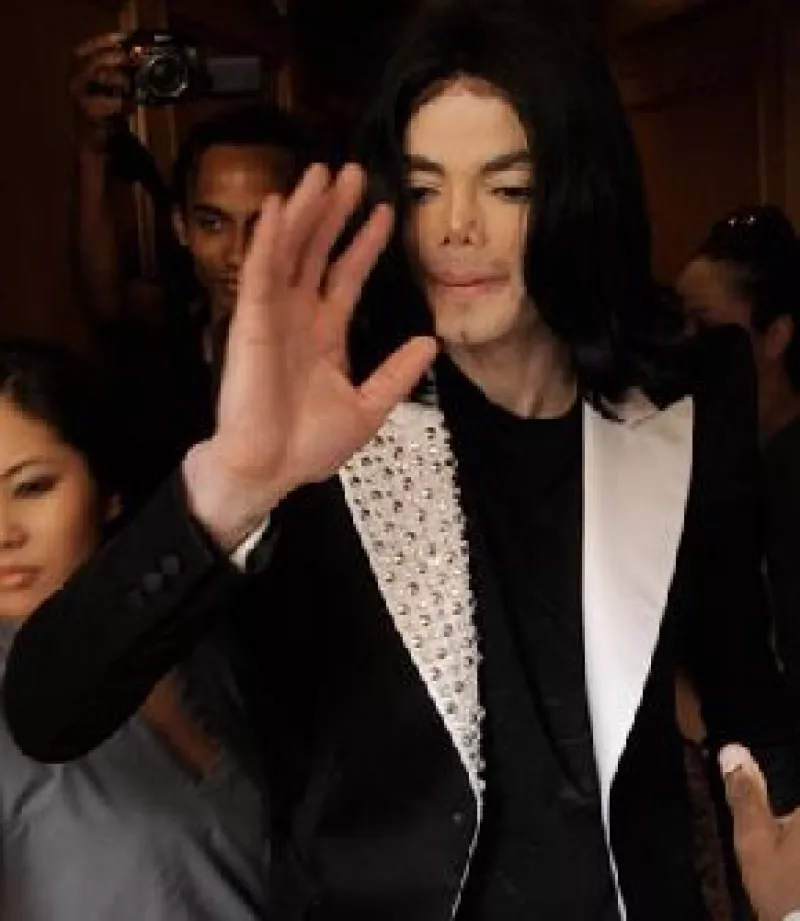 CNN presentó en exclusiva un video que tiene una duración de un minuto y medio. En él se muestra al cantante durante la interpretación de la canción They Don´t Care About Us.