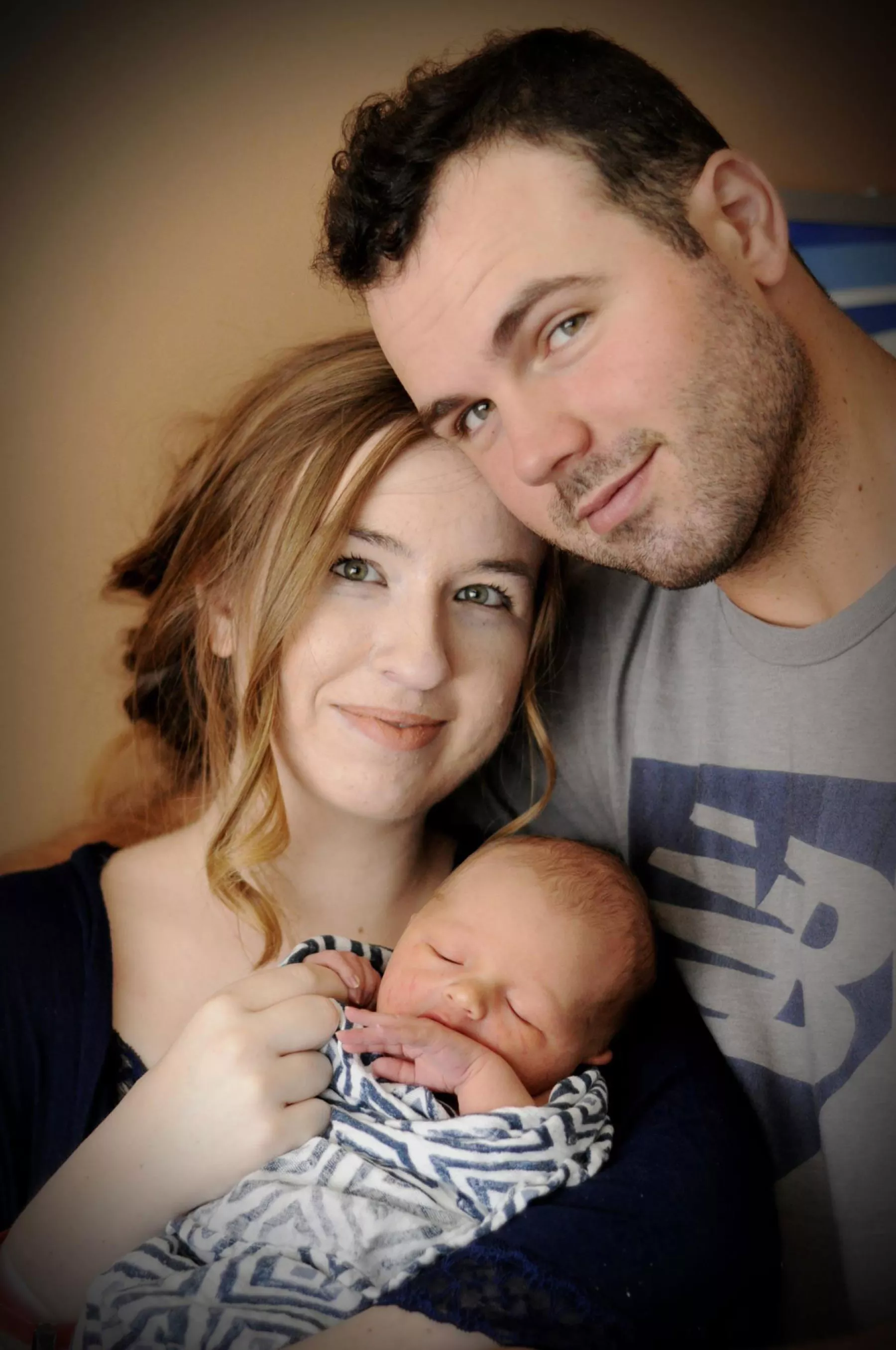 Blake Bivens, su esposa Emily y su hijo de 1 año Cullen