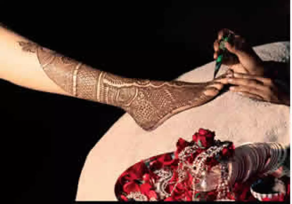 El arte con henna es uno de los muchos atractivos del spa dentro del hotel Aman-i-Khás, que también ofrece sesiones de yoga. (Foto: Especial)