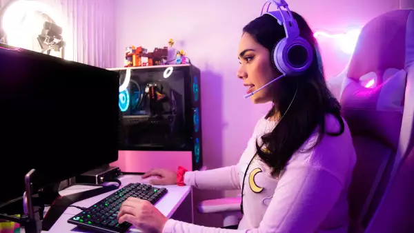 (Mujer gamer)