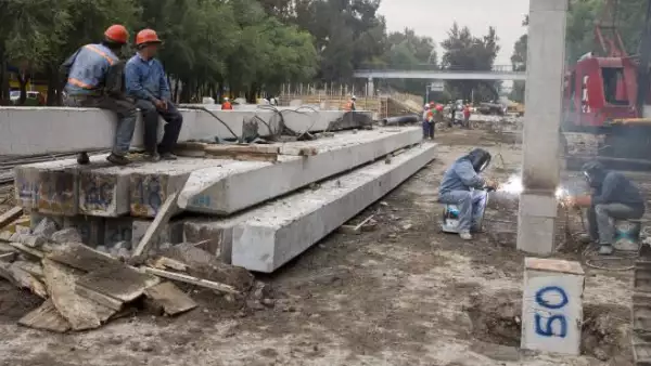 Trabajos de construcci�n de puente vehicular en Circuito Interior R�o Churubusco