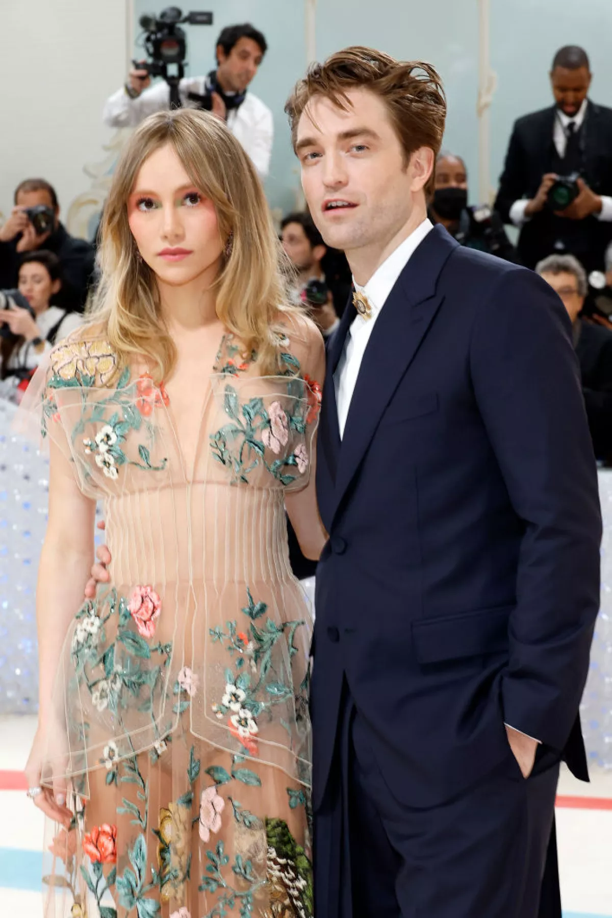 Robert Pattinson y Suki Waterhouse