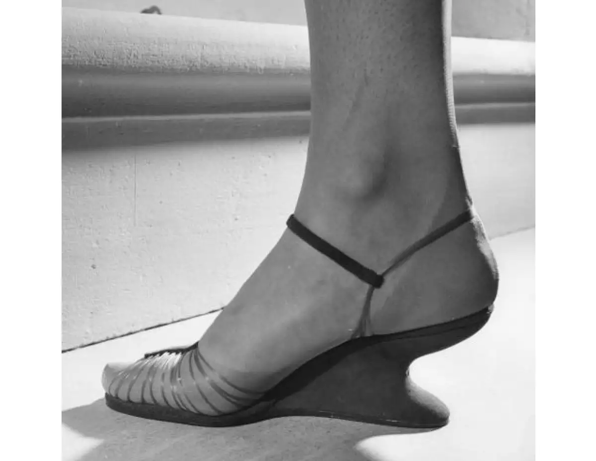 Es uno de los diseñadores de zapatos más respetados en la industria de la moda y casi todas las celebs usan sus diseños, pero ¿Sabes por qué se convirtió en un gurú del calzado? Aquí te lo decimos.