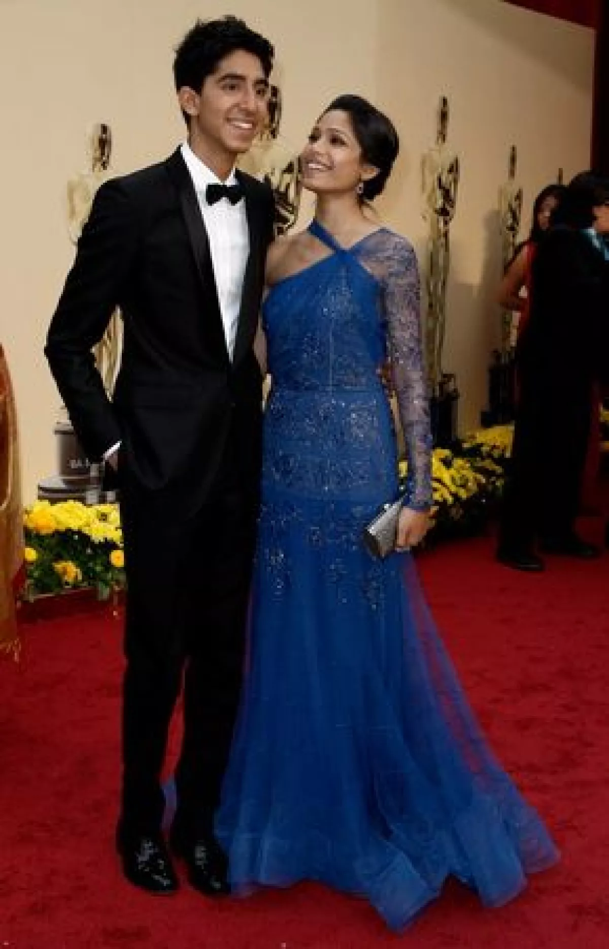 La pareja de actores y protagonistas de `Slumdog Millionaire´ fueron vistos muy cariñosos en Israel y la madre de la actriz confirmó el romance de ambos, además de decir que se sentía feliz por ellos.