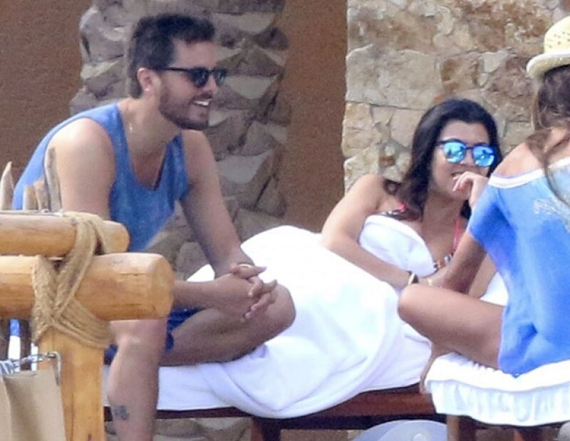 Scott y Kourtney lucieron felices en compañía de amistades.