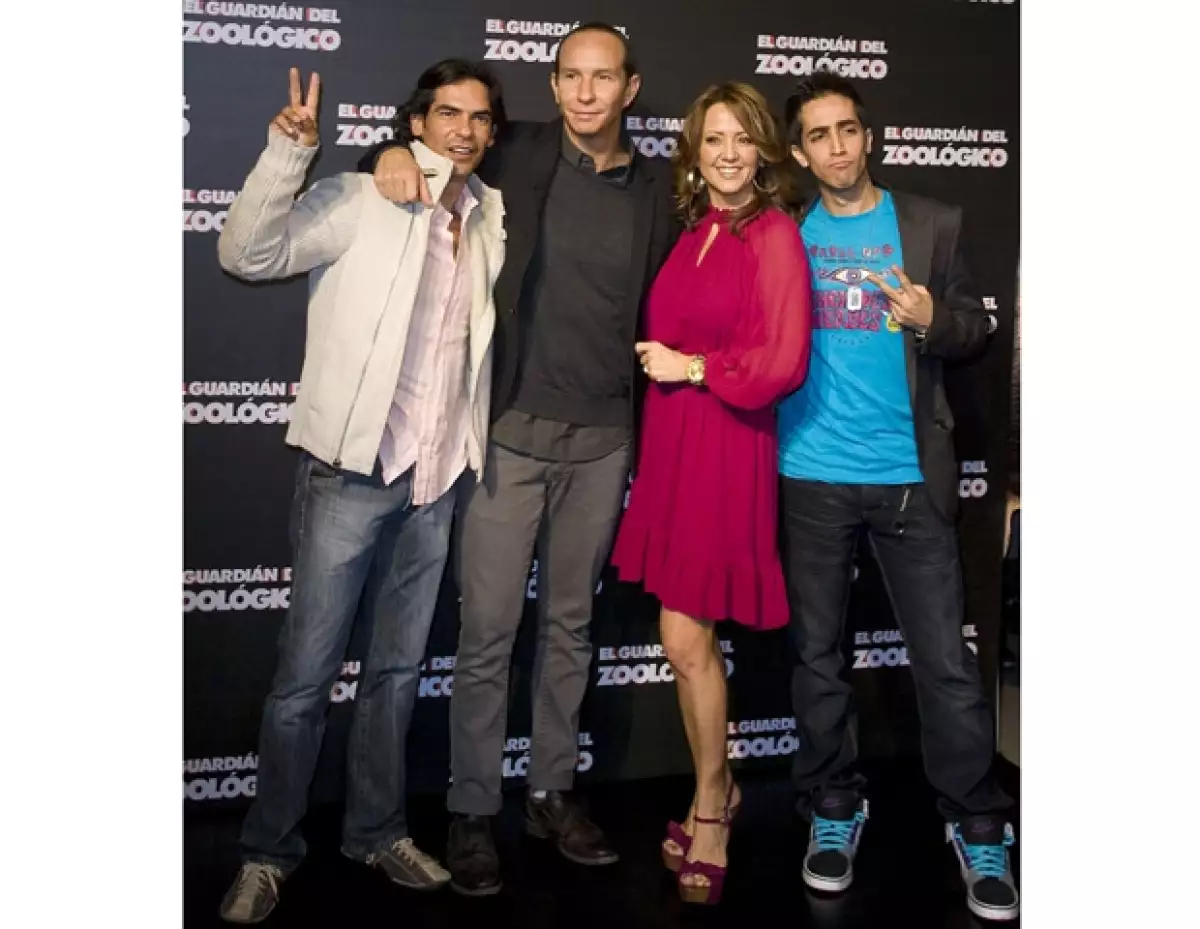 La popular pareja debutó en el doblaje al darle voz a un par de leones.