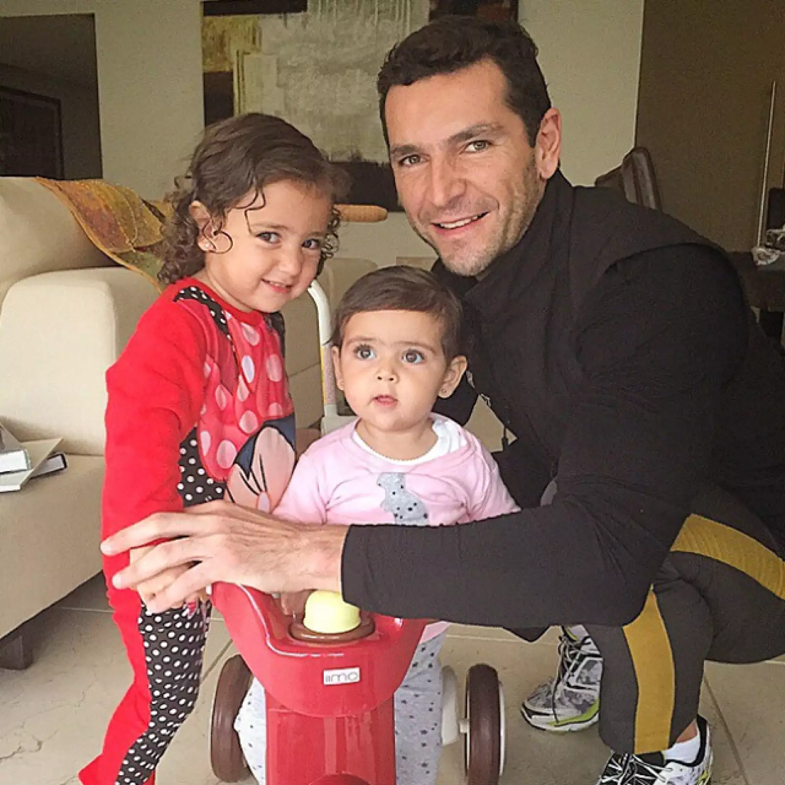 Martín Fuentes disfruta al máximo los momentos que pasa junto a sus hijas.