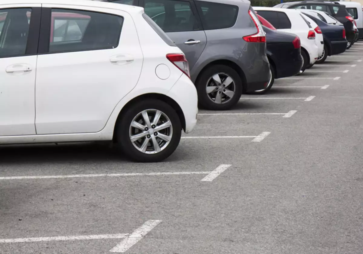 Estacionamientos de más