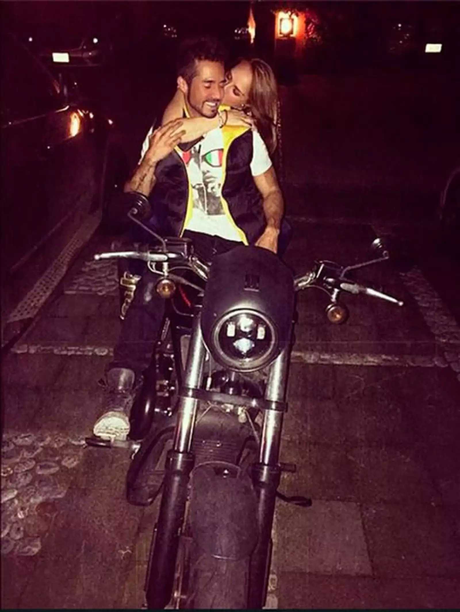 José duró casi un año soltero, luego de haber pasado una desilusión amorosa con Ariadne Díaz.