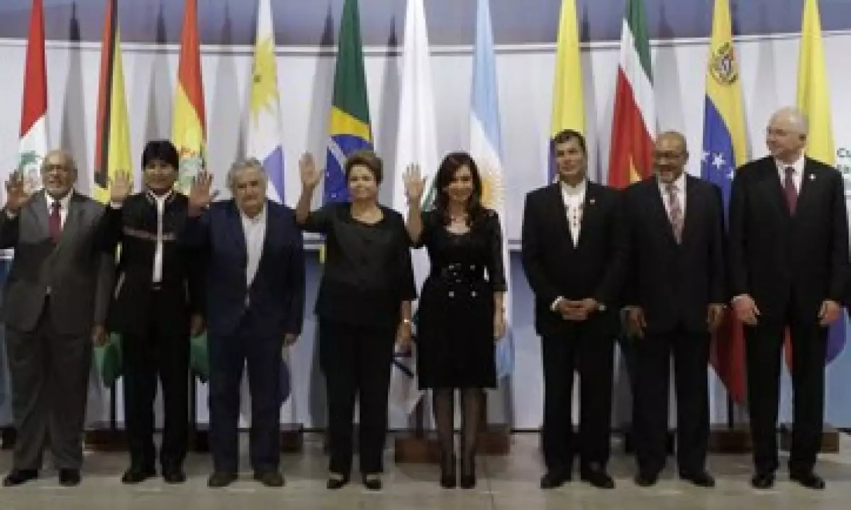 La mandataria brasileña, Dilma Rousseff, y la presidenta de Argentina, Cristina Fernández, destacaron la importancia del ingreso de Venezuela y Bolivia al Mercosur. (Foto: Reuters)