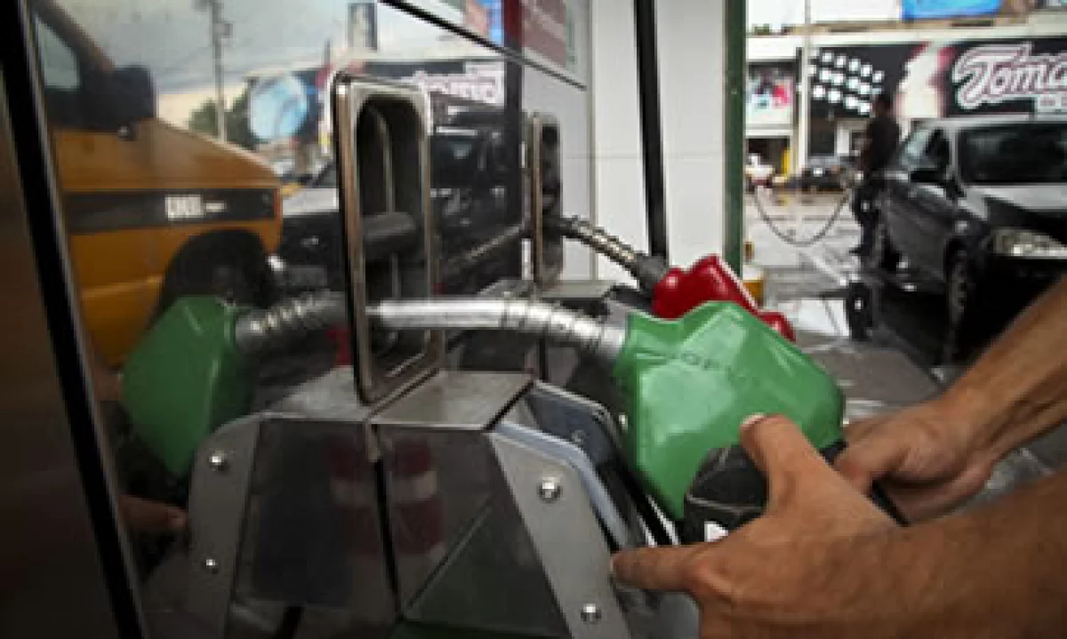 De enero a noviembre de 2013, el subsidio a las gasolinas y el diesel sumó 99,951 mdp. (Foto: Cuartoscuro)