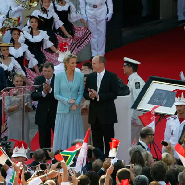 La boda es la primera para ambos, aunque el príncipe ha reconocido la paternidad extramatrimonial de dos niños.