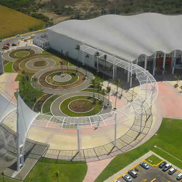 Una vista aérea del Centro Internacional de Convenciones de Puerto Vallarta.